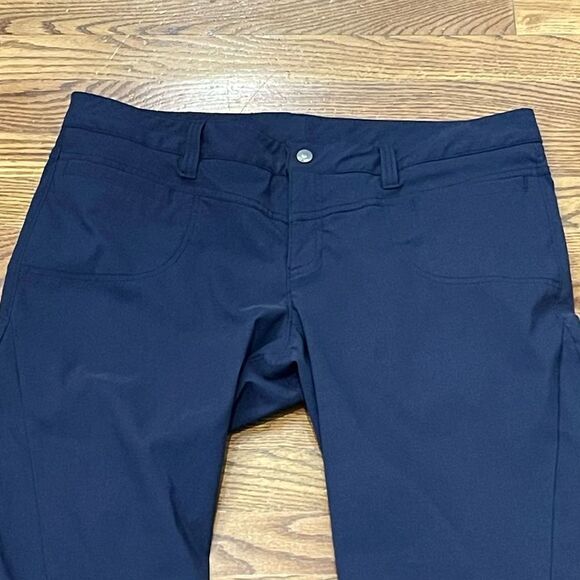 Athleta Lucy Capri Pants. Navy Blue. Size Medium. - Picture 2 of 9